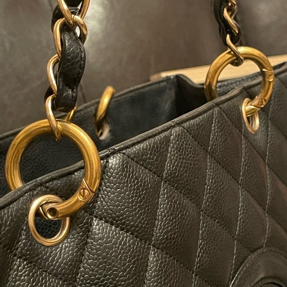 CHANEL GST BLACK CAVIAR GHW TOTE BAG - Picture 13 of 16